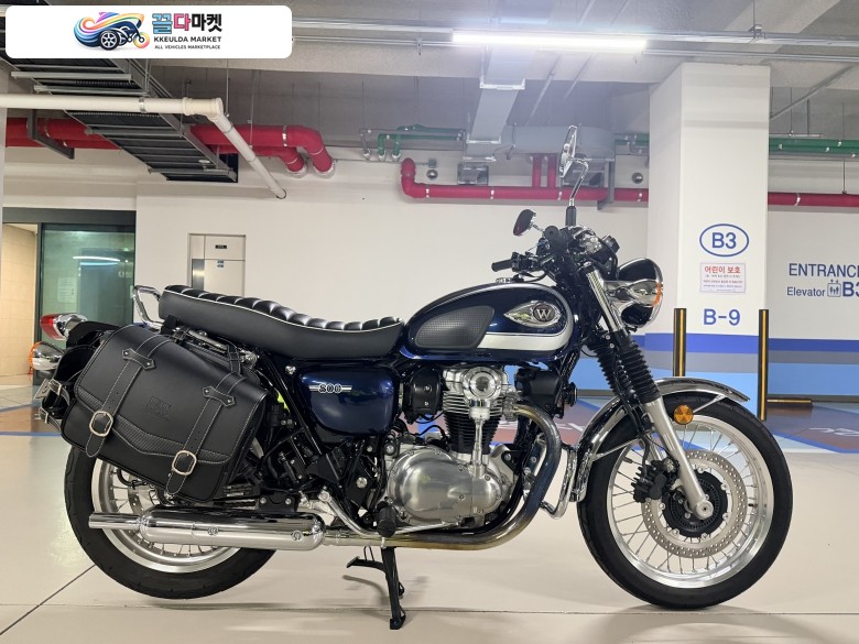 가와사키 W 800 2021년식 가와사키 W800 블루색상 짧은키로수 21년식 팝니다 1150