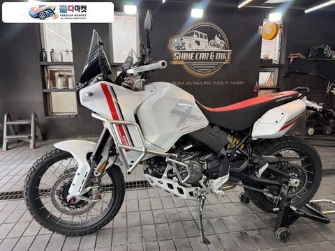 두카티 데저트 X 2023년식 데져트x 23년식 풀옵션 판매합니다