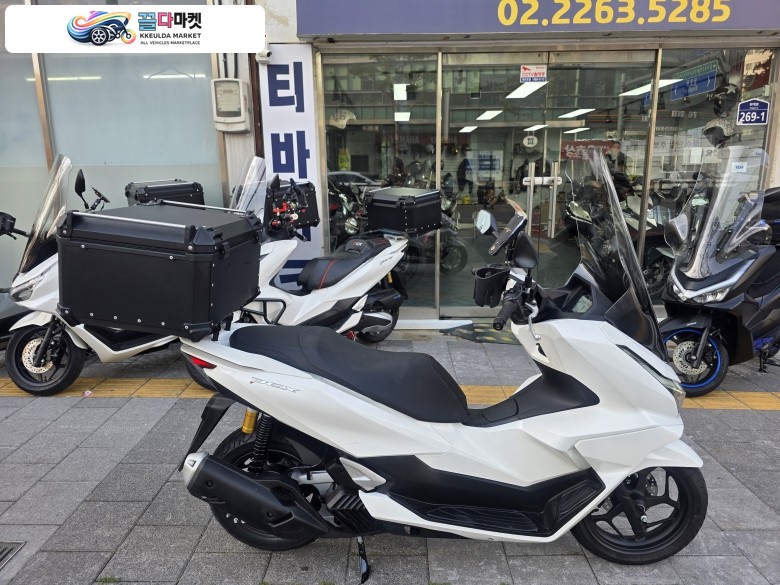 혼다 PCX 125 ABS 2025년식 티바이크 2025년 최상급 컨디션 혼다 더뉴PCX125 ABS 화이트 컬러 배달세팅 판매합니다. -카드-대차-할부-