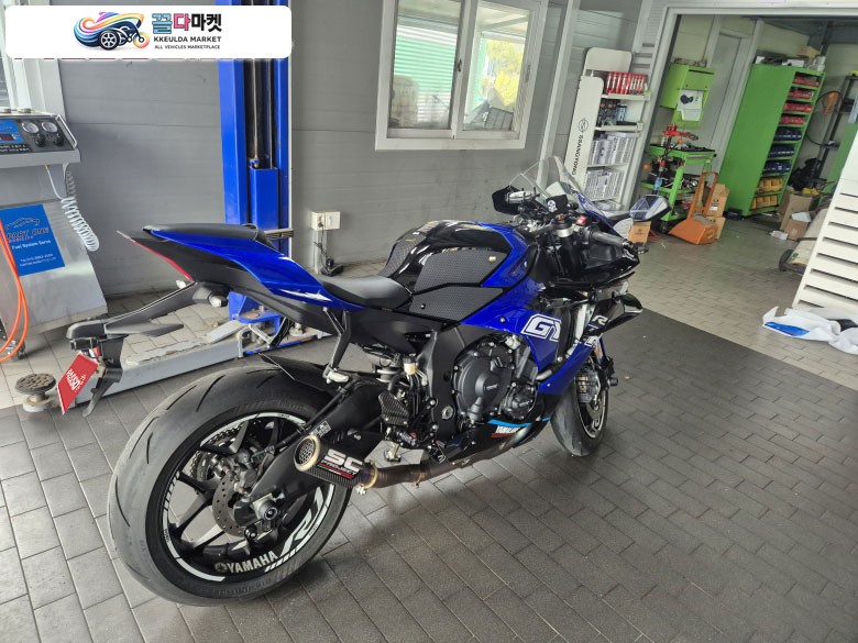 야마하 YZF R1 2020년식 3500km 20년식 블랙 R1 팝니다.