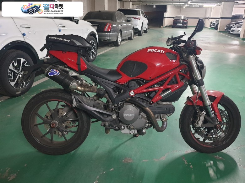 두카티 몬스터 796 2014년식 2014 두카티 몬스터 796 공랭 싱글스윙암 적산7075km 팝니다.