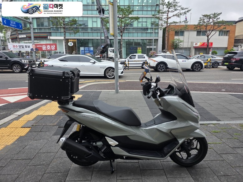 혼다 PCX 125 ABS 2025년식 티바이크 22025년 최상급 컨디션 혼다 더뉴PCX125 ABS 그레이 컬러 배달세팅 판매합니다. -카드-대차-할부-