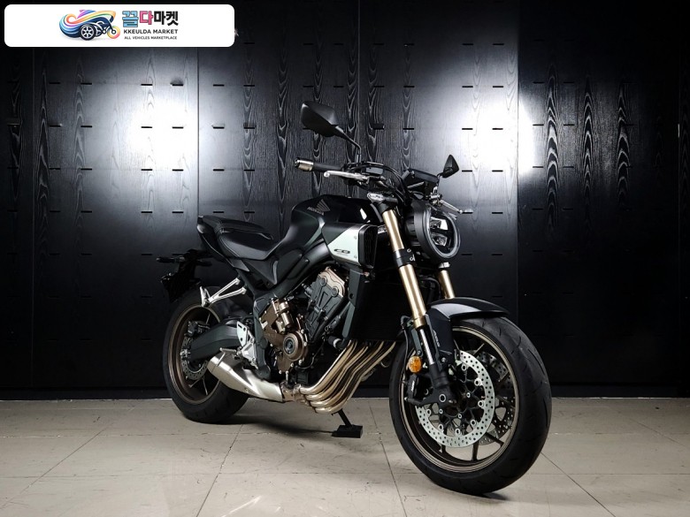 혼다 CB 650 R E 클러치 2024년식 [혼다] CB650R E클러치 스포츠 네이키드 - 정품 지넷 2채널 블랙박스 장착 - 무사고 관리잘된 깔끔한 중고 매물 -  정직한 매입과 최고가 대차를 도와드립니다