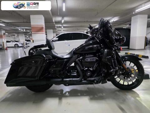 할리데이비슨 스트리트 글라이드 스페셜 2018년식 상태좋고 MK45머플러 구조변경된 스트리트글라이드입니다.