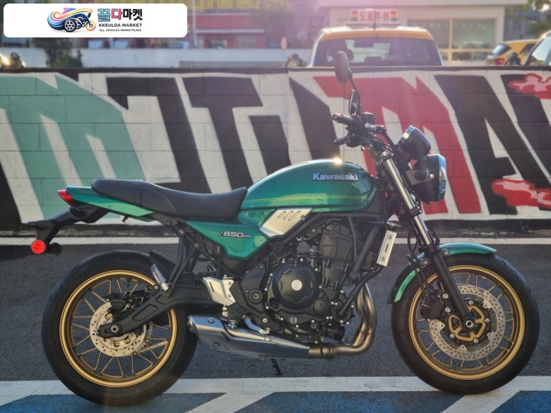 가와사키 Z 650 RS ABS 2023년식 모토몰 - 전국최대 종합바이크 쇼핑몰 / 2023년식 Z 650 RS ABS 그린 당일출고. 12~36개월 신용카드 무이자 할부가능. 제1금융권 저금리 현금할부 /