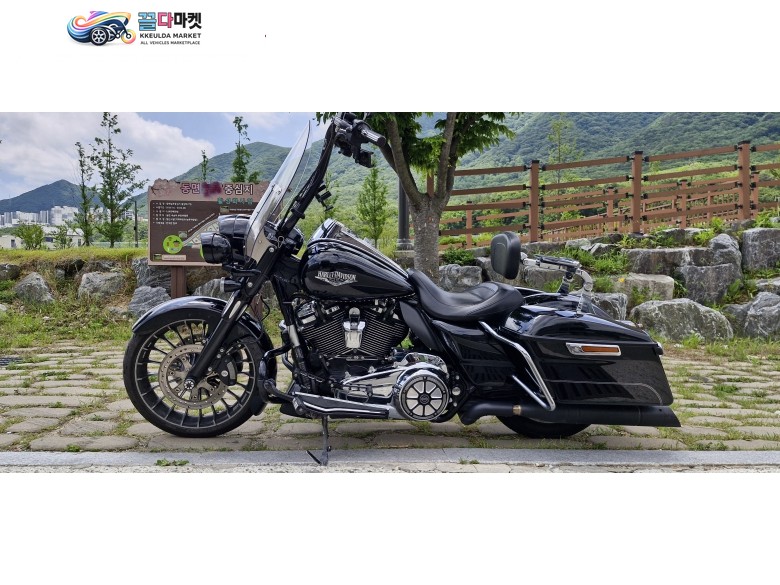 할리데이비슨 CVO 로드킹 2017년식 할리 로드킹