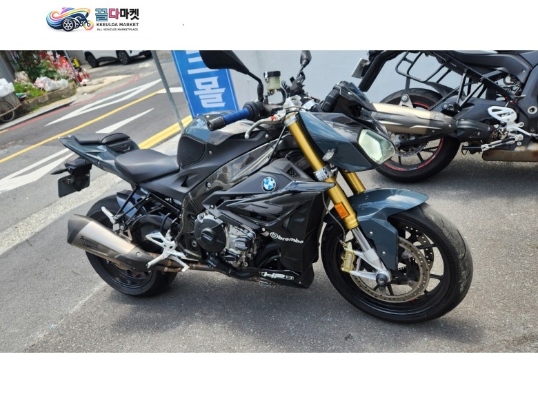 BMW S 1000 R 2018년식 bmw 대표 네이키드 s1000r~~아크라포빅 풀시스템~