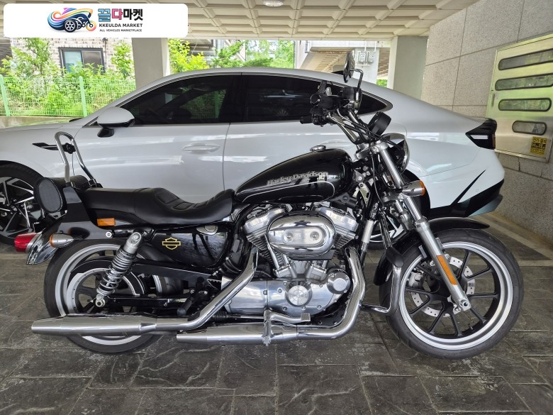 할리데이비슨 883 슈퍼로우 2017년식 3월 검사완료. 5월 소모품 모두 교체. 29,600 km 주행.