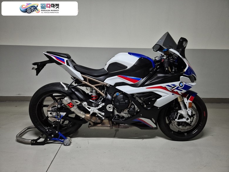 BMW S 1000 RR 2021년식 아크라배기 깔끔한 S10000RR 판매합니다.