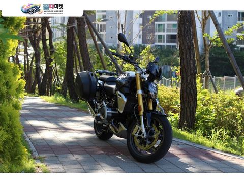 BMW R 1250 R 2023년식 R1250R  무사고챠량 판매합니다