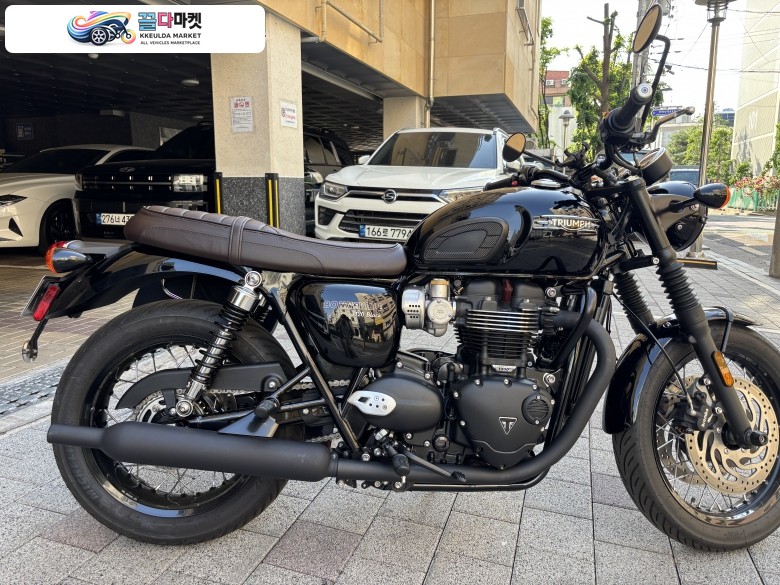 트라이엄프 본네빌 T120 블랙 2025년식 본네빌 T120 블랙 올 순정