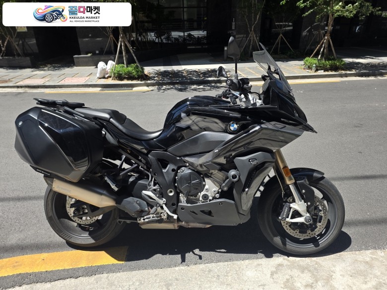 BMW S 1000 XR 2022년식 S1000xr카본패키지판매합니다.