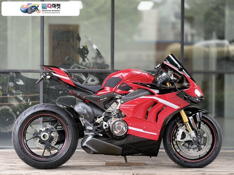 두카티 파니갈레 V4 S 2019년식 두카티 파니갈레 v4s 2019년식 풀카본 판매 합니다.