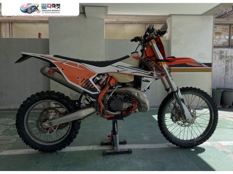 KTM 300 EXC 식스데이 2018년식 2018년식 KTM 300cc 2T 식스데이 앤듀로 팝니다