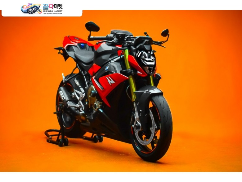 BMW S 1000 R 2022년식 튜닝 옵션 구성 완벽한 , 관리잘된 깔끔한 차량 입니다.
