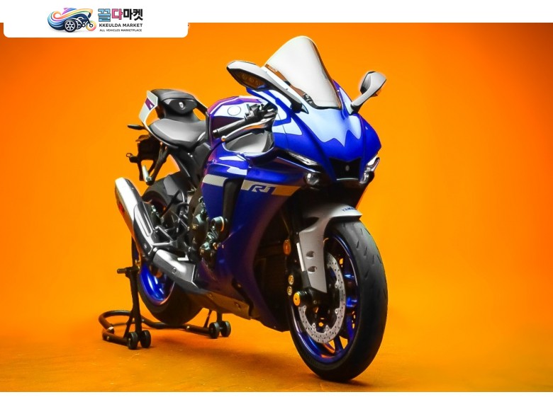 야마하 YZF R1 2020년식 짧은키로수 , 필수옵션 구성되어 있는 깔끔한 차량