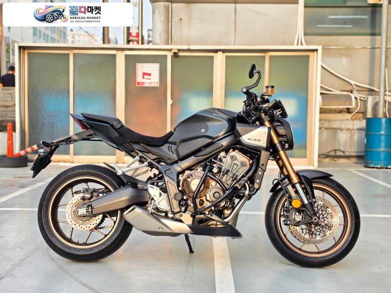 혼다 CB 650 R ABS 2024년식 CB650R 25년 신차출고 444KM 1인신조 무사고 신차급매물 판매합니다