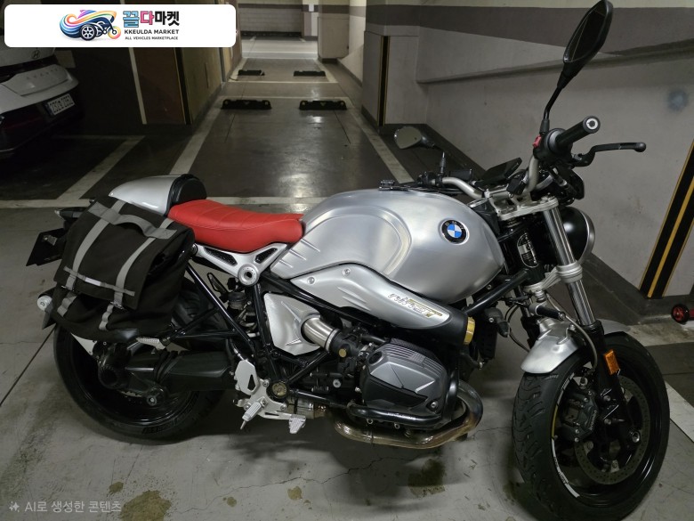 BMW R 나인 T 퓨어 2023년식 R9t 퓨어 2023년6월 은탱