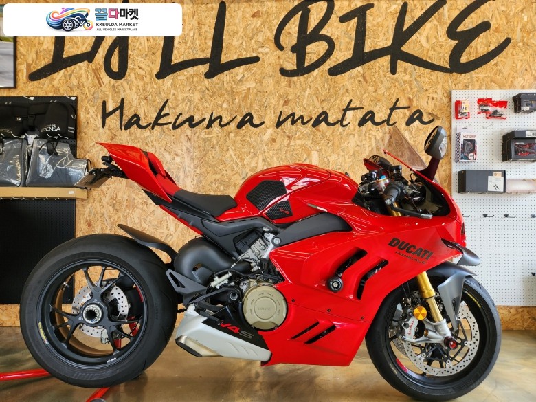 두카티 파니갈레 V4 S 2023년식 두카티 파니갈레 V4S 판매합니다.