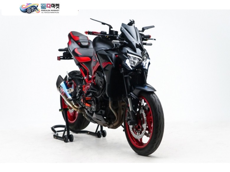 가와사키 Z 900 ABS 2021년식 색상과 옵션 구성이 멋진 차량 입니다.