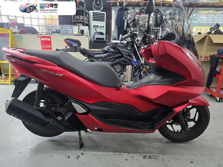 혼다 PCX 125 ABS 2021년식 혼다 PCX125 21년식 무광레드 판매합니다.