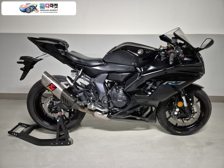 야마하 YZF R7 2022년식 아크라 배기 신차급 R7 판매합니다.