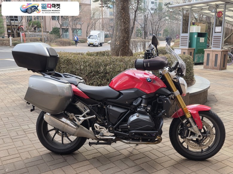 BMW R 1200 R 2017년식 주행거리 짧은 순정 BMW R1200R 판매 - 39,920km. 2018년 6월 출고