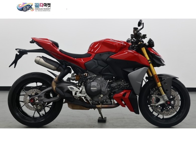 두카티 스트리트파이터 V2 2025년식 [ 매버릭바이크 ] 두카티 스트리트파이터 V2S / 2025년식 8,900km / 옵션가 500만원 이상 차량 판매합니다.