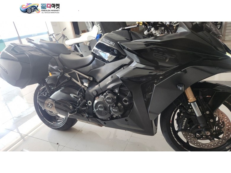 스즈끼 GSX S 1000 GT 2023년식 스즈키 gsx-s1000gt~~2023년식 무사고 아크라포빅 머플러 장착