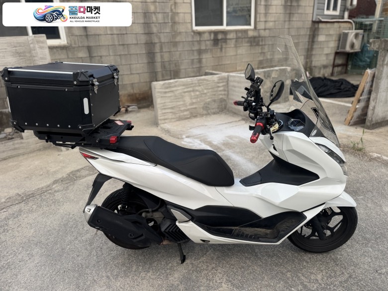 혼다 PCX 125 ABS 2023년식 혼다 PCX125 ABS모델 23년형 화이트컬러 깔끔한차량 팝니다