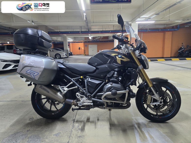 BMW R 1200 R 2015년식 가성비 갑 2015년식 R1200R 판매합니다.