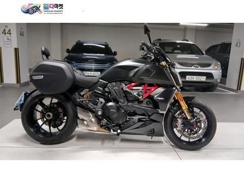 두카티 디아벨 1260 S 2022년식 옵션 좋고 주행거리 짧은 신차급 판매합니다.