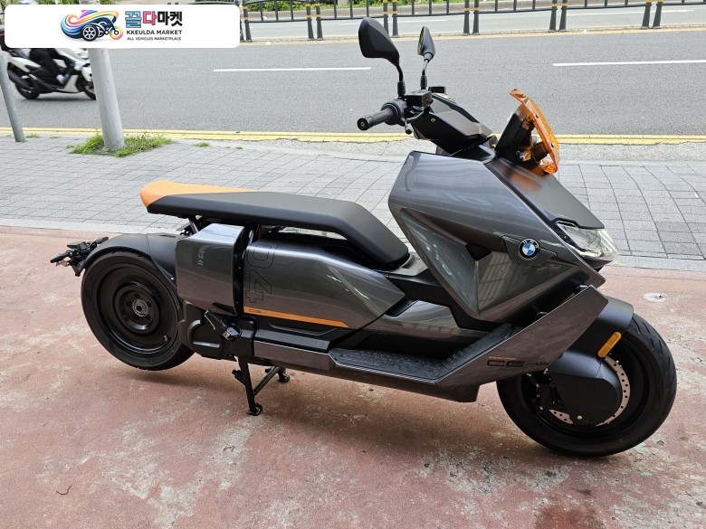 BMW CE 04 2025년식 25년 4월 등록 28년 4월까지 보증 남은 ce04