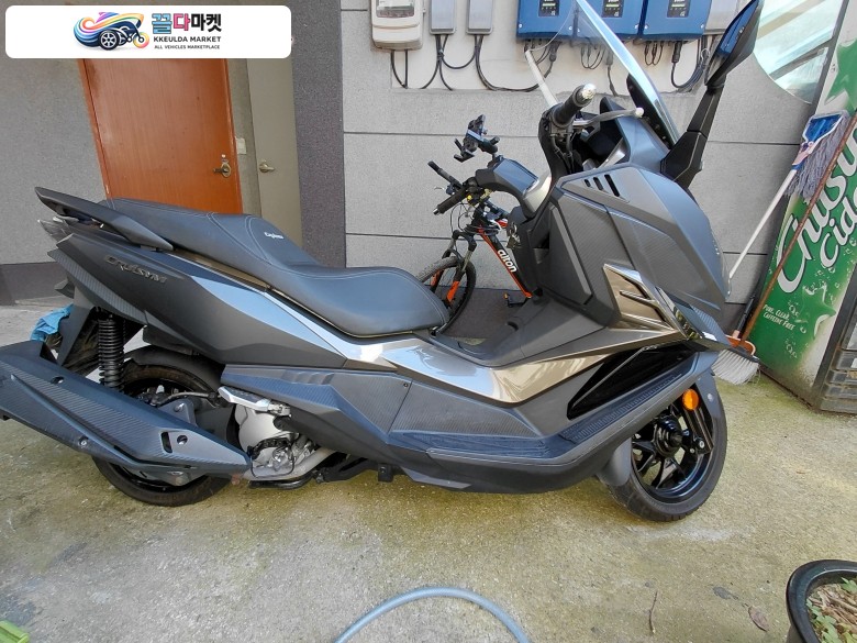 SYM 크루심 300 ABS 2021년식 안락하고 운행편리한. 스쿠터