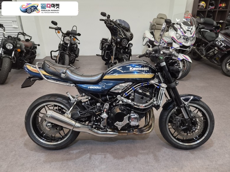 가와사키 Z 900 RS ABS 2022년식 Z900RS 캔디블루컬러 풀옵션입니다