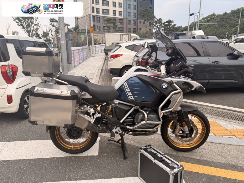 BMW R 1250 GS 어드벤처 2023년식 BMW R1250 gsa (어드방) 3무 23년식 5000 km 아크라구변 판매합니다 중검단 점검완료!