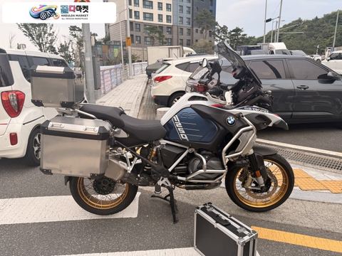 BMW R 1250 GS 어드벤처 2023년식 BMW R1250 gsa (어드방) 3무 23년식 5000 km 아크라구변 판매합니다 중검단 점검완료!