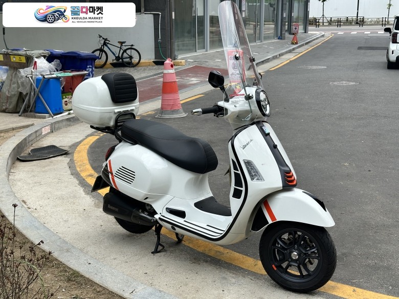 베스파 GTS 300 슈퍼스포츠 2025년식 베스파 GTS 300 슈퍼스포츠 아크라포빅 튜닝 차량 판매합니다