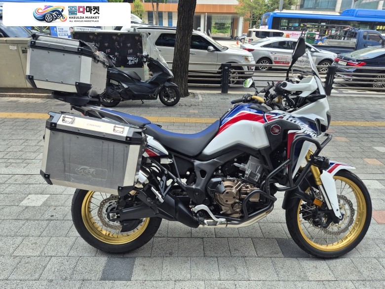 혼다 아프리카 트윈 CRF 1000 L DCT 2016년식 년식대비 짧은 적산거리(3,150KM)와 깨끗한 외관상태 유지하고있는 혼다명차 20216년식  아프리카트윈 1000 DCT 판매 합니다.