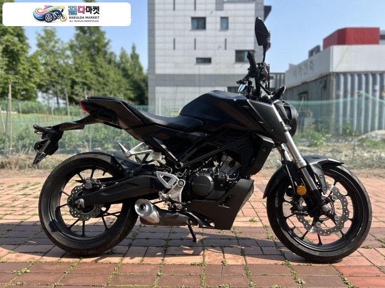 혼다 CB 125 R 2018년식 혼다 CB125R 18년 무광파츠도색차량 판매중