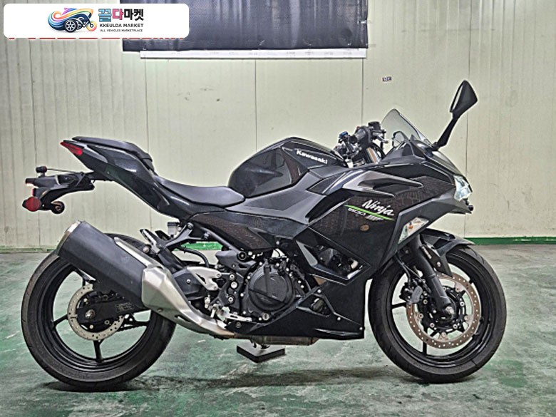 가와사키 닌자 500 R 2024년식 가와사키 닌자500/24년식/8천km/신차급/레저용/판매합니다