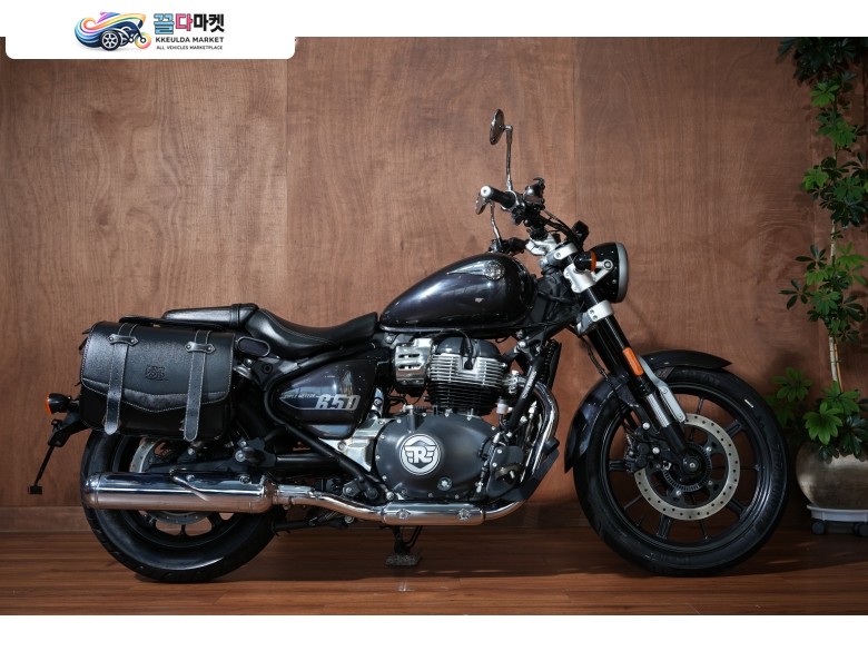 로얄엔필드 슈퍼 메테오 650 2023년식 로얄엔필드 / 슈퍼메테오650 / 2023 / 2,450 KM / 600만원 / 판매/대차