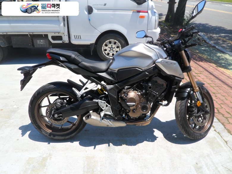 혼다 CB 650 R ABS 2020년식 혼다 CB650 R 판매합니다.