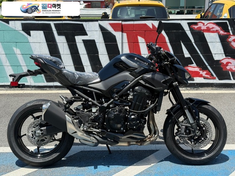 가와사키 Z 900 ABS 2026년식 모토몰 - 전국최대 종합바이크 쇼핑몰 / 2026년식 Z 900 ABS 메탈릭 플랫 스파크 블랙 즉시출고 제1금융권 저금리 현금할부 /
