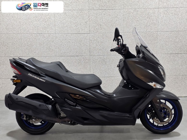 스즈끼 버그만 400 ABS 2024년식 (전국무료배송) 1인신조 24년식 스즈끼 버그만400쿠페 짧은 키로수 차량 판매/대차