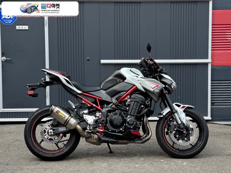가와사키 Z 900 ABS 2022년식 가와사키Z900 2022년식 6천키로 아크라포빅머플러 구변완료