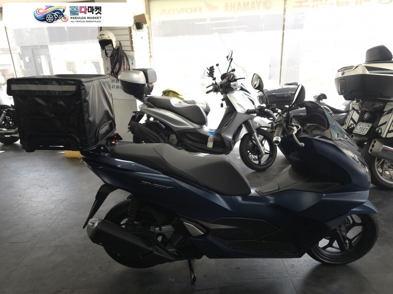 혼다 PCX 125 ABS 2022년식 티바이크 2022년 최상급 컨디션 혼다 더뉴PCX125 ABS 다크블루 컬러 판매합니다. -카드-대차-할부-