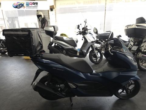 혼다 PCX 125 ABS 2022년식 티바이크 2022년 최상급 컨디션 혼다 더뉴PCX125 ABS 다크블루 컬러 판매합니다. -카드-대차-할부-