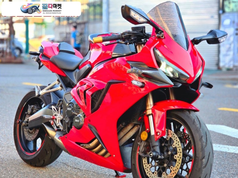 혼다 CBR 650 R ABS 2019년식 2019년식 혼다 CBR650R 아크라 풀배기 구변완료 4만키로 상어카울