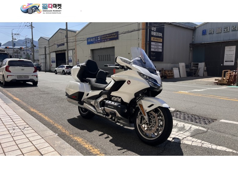 혼다 골드윙 투어 DCT 에어백 2024년식 2024년식 혼다 골드윙 투어 DCT 에어백 팝니다